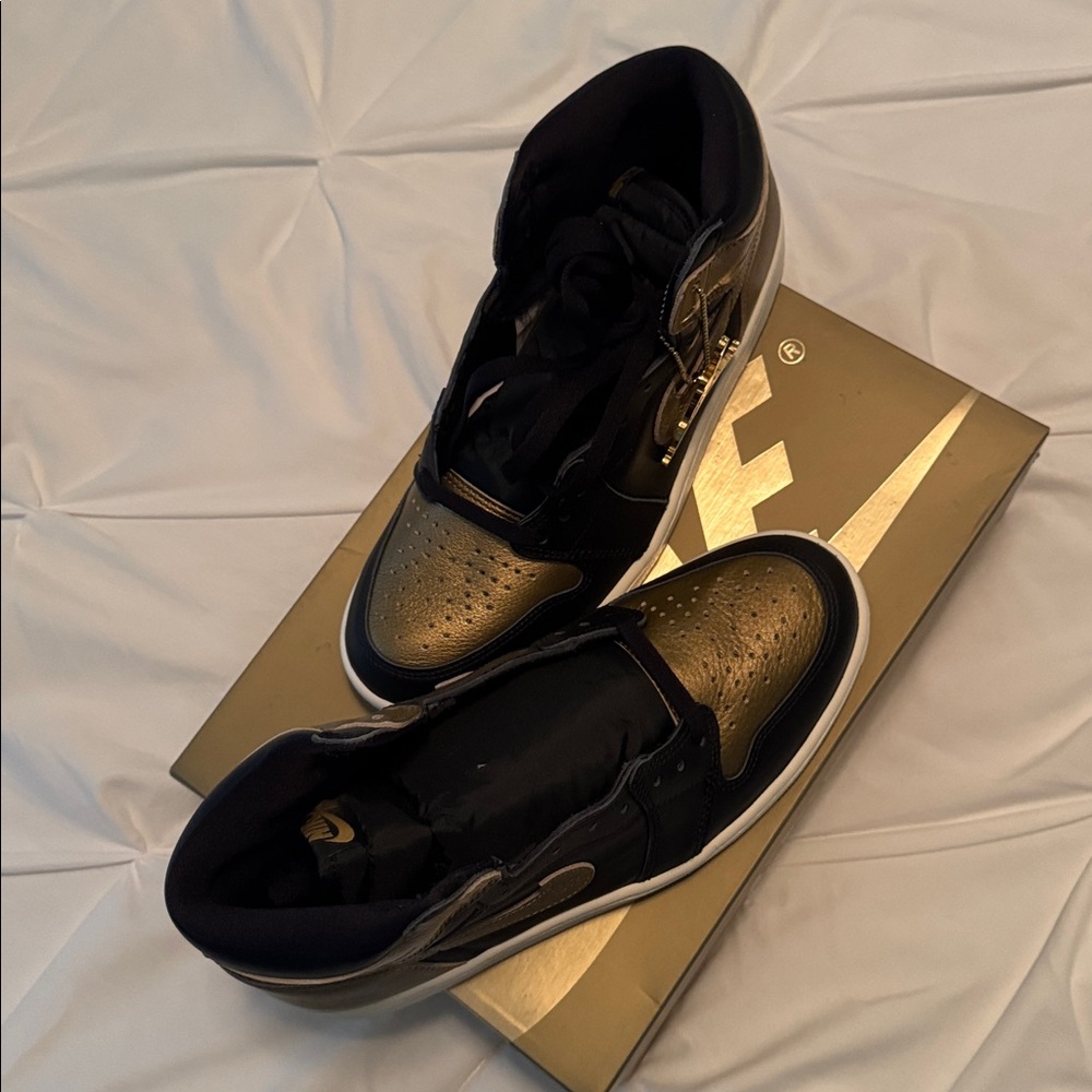 Jordan 1 Retro High OG - Picture 4 of 14
